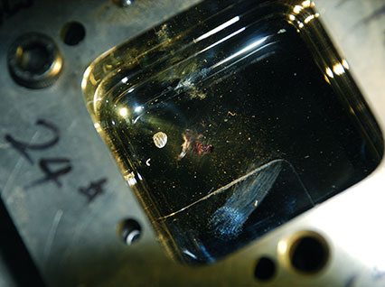 <a href='http://m.dtxf.net.cn/product/3.htm' class='text_a'>模具激光焊機(jī)</a>修復(fù)鏡面模具效果
